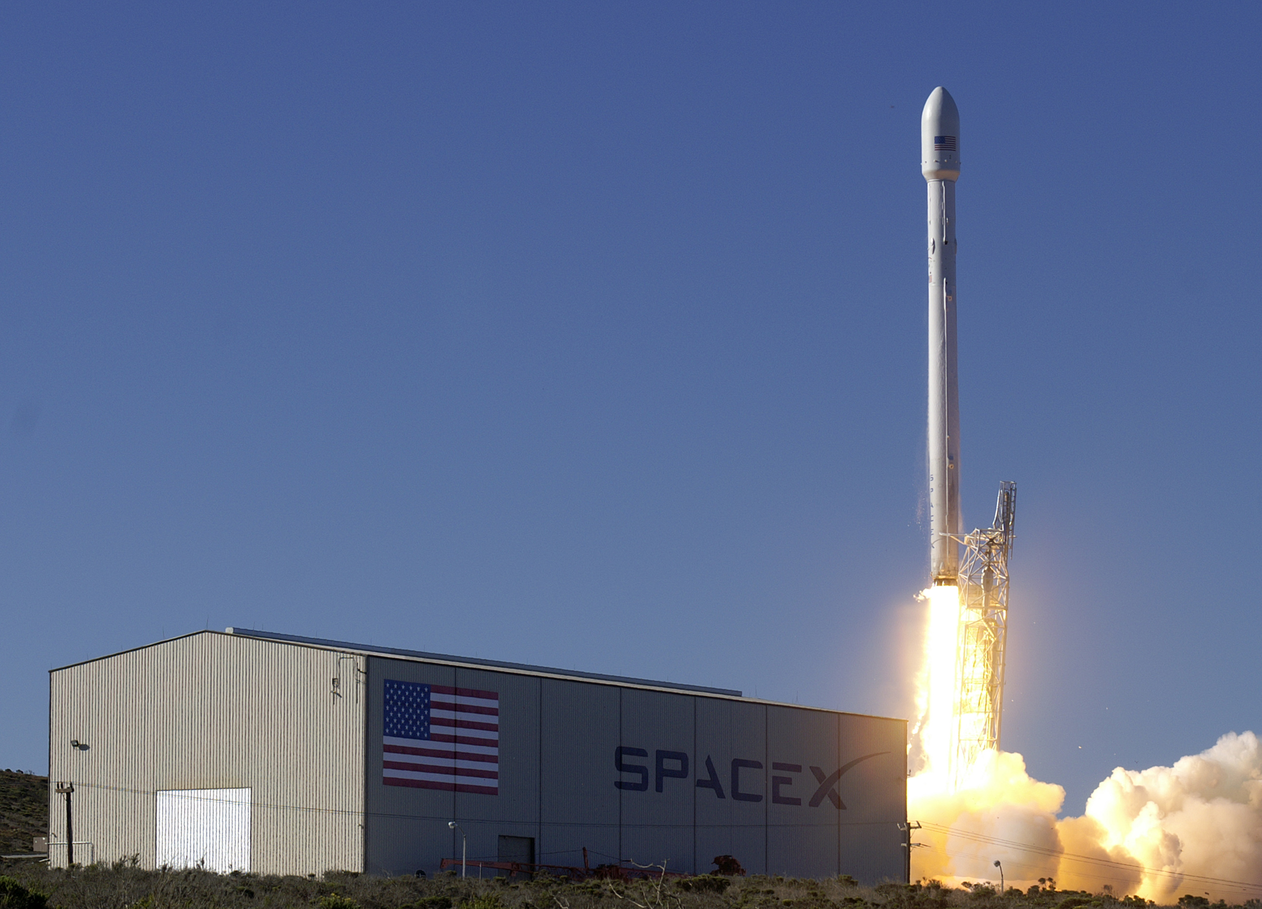 SpaceX Falcon 9 rocket lifting off